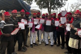 पीडीए का पर्चा घर घर चर्चा,सपा नेताओं ने चलाया जनसंपर्क अभियान, नगर अध्यक्ष नदीमउलहक़ तन्नू की अध्यक्षता में आयोजित हुई गोष्ठी