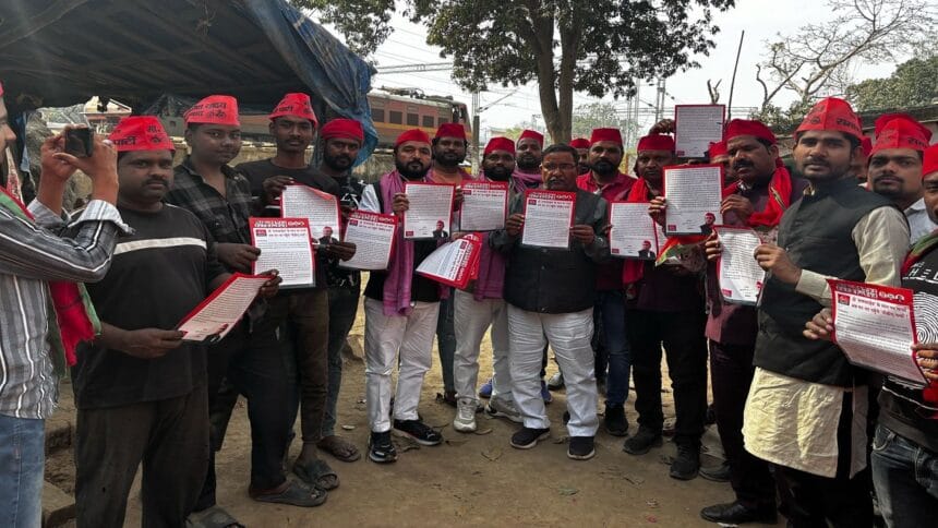 पीडीए का पर्चा घर घर चर्चा,सपा नेताओं ने चलाया जनसंपर्क अभियान, नगर अध्यक्ष नदीमउलहक़ तन्नू की अध्यक्षता में आयोजित हुई गोष्ठी