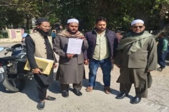 मदरसा संचालकों ने उपजिलाधिकारी को सौंपा ज्ञापन