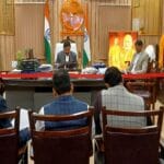 आंगनवाड़ी केंद्र सदस्यों के साथ बैठक