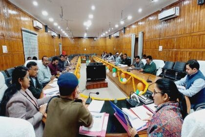 No helmet No fuel: रणनीति पर सख्ती से हो अमल: जिलाधिकारी