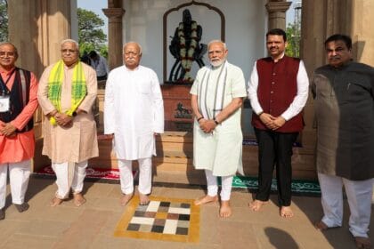 राष्ट्रीय स्वयंसेवक संघ लीडरों को श्रद्धांजलि देने, नागपुर पहुंचे प्रधानमंत्री मोदी