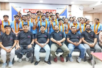 मोमेंटम छात्र संघ ने NEET परीक्षा में अश्विन प्रताप सिंह ने प्राप्त किया 579 अंक