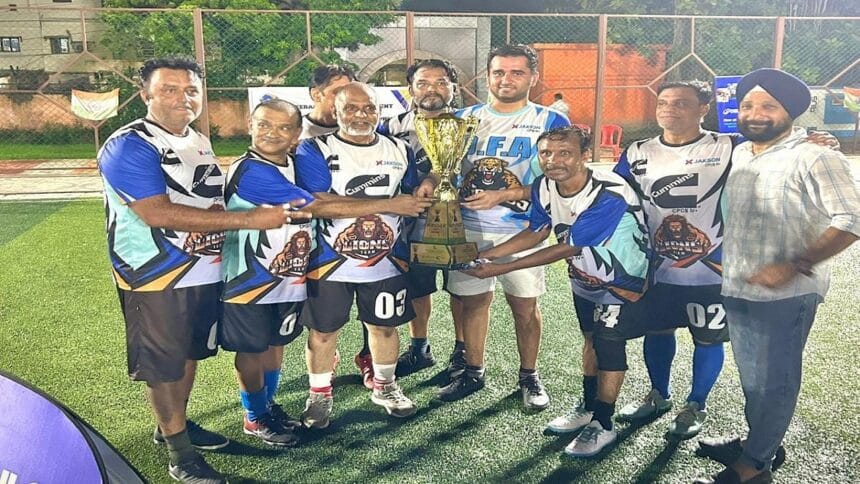 वेटरन मेंस फुटबॉल प्रतियोगिता का आयोजन, कानपुर लायंस बनी चैंपियन