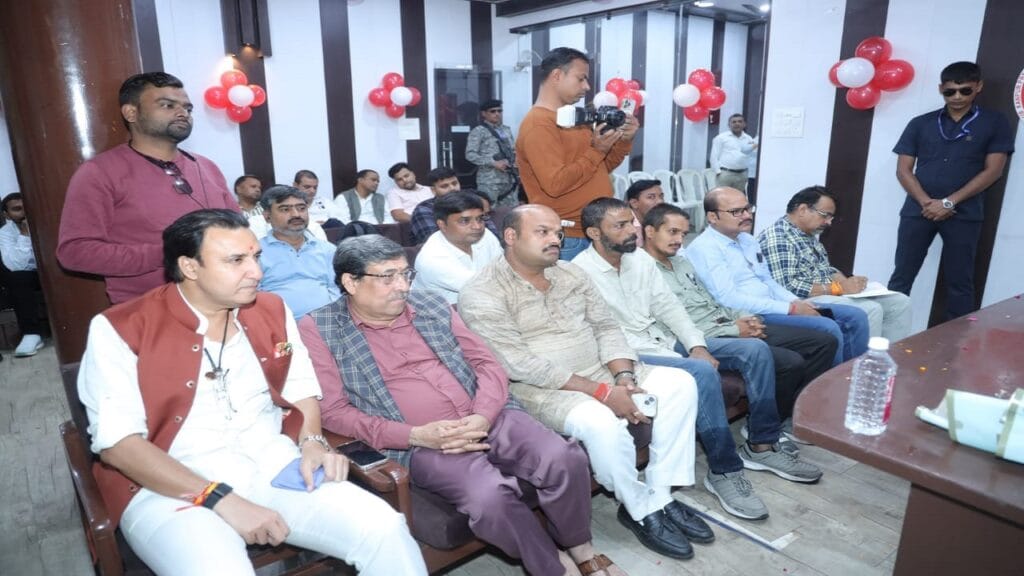 कानपुर प्रेस क्लब में आयोजित भव्य अभिनंदन समारोह