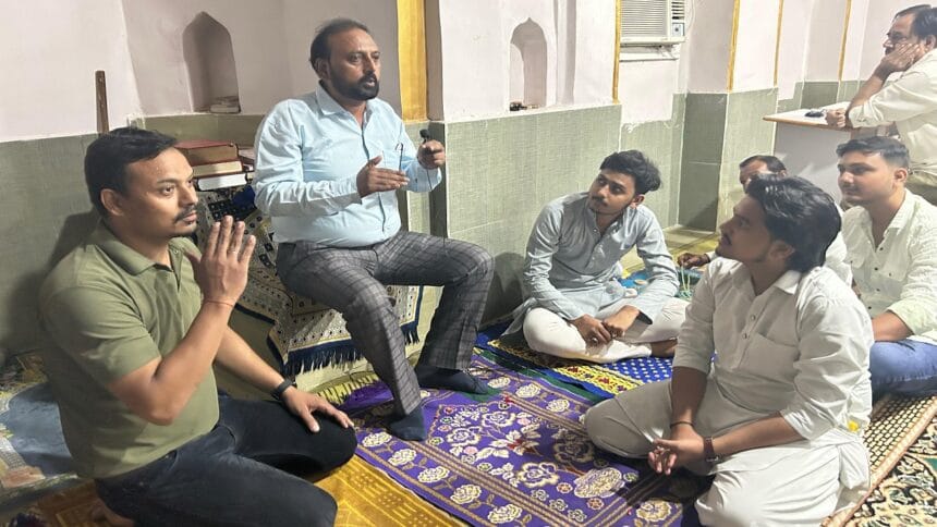 मस्जिद सूटरगंज में हुई विलायत-ए-इमाम हसन असकरी की शानदार महफ़िल